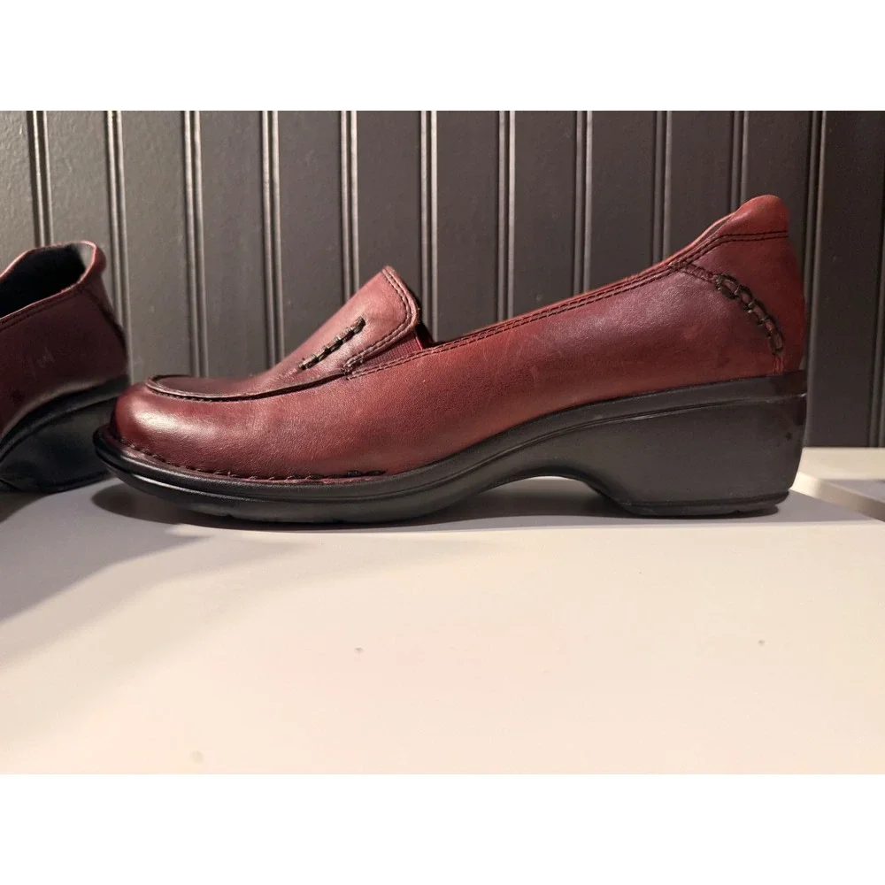 Clark's burgundy  women' platform shoes
